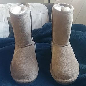 Brand new Bearpaw Boots